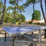 Сasa de vacaciones Lovely Home In La Faute-Sur-Mer With Heated Swimming Pool